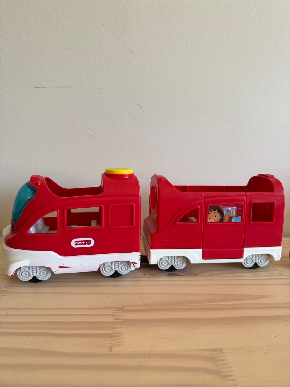 2016 Fisher Price Little People Red Train with Two Figures - Picture 2 of 5